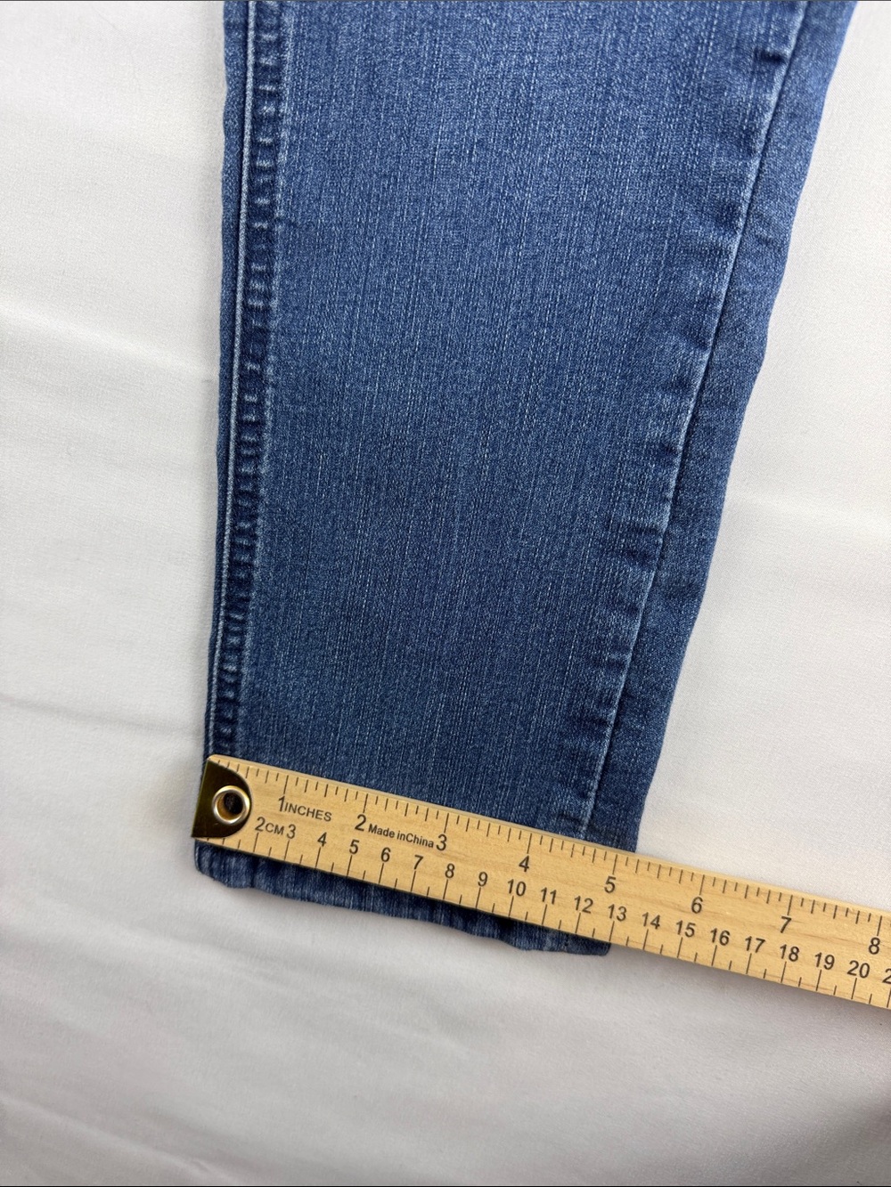 Democracy Ab Solution Crop Jeans Women's Size 6 Stretch Denim - Picture 3 of 9
